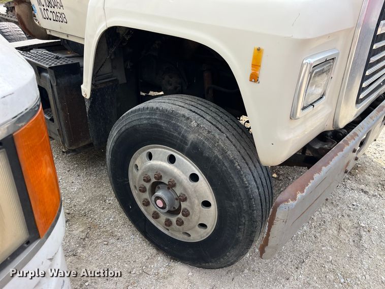 image for item LD9305 1990 Ford L9000 semi truck