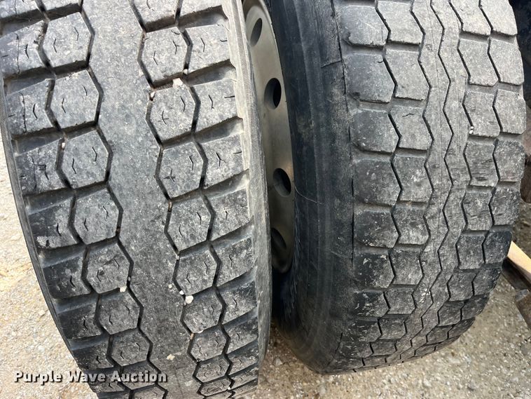 image for item LD9305 1990 Ford L9000 semi truck