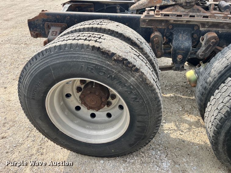 image for item LD9305 1990 Ford L9000 semi truck