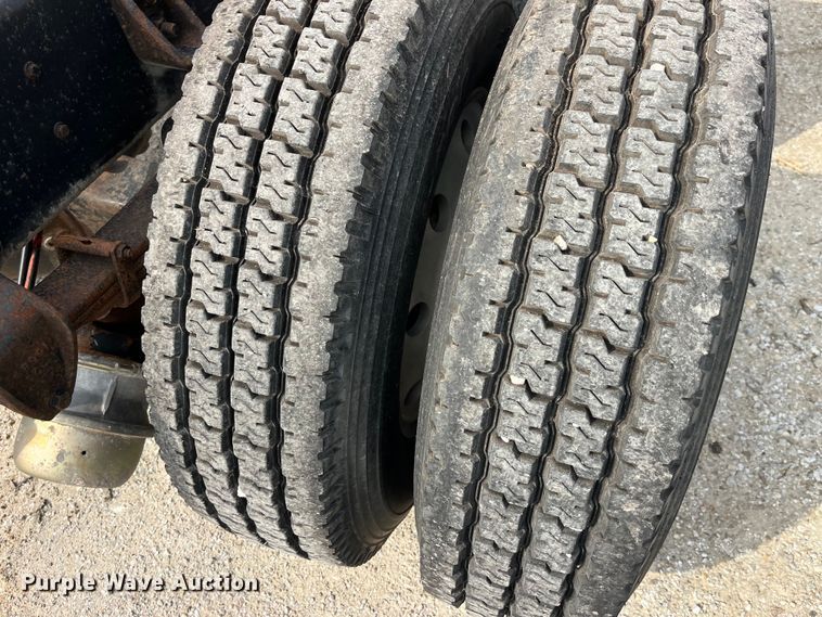 image for item LD9305 1990 Ford L9000 semi truck