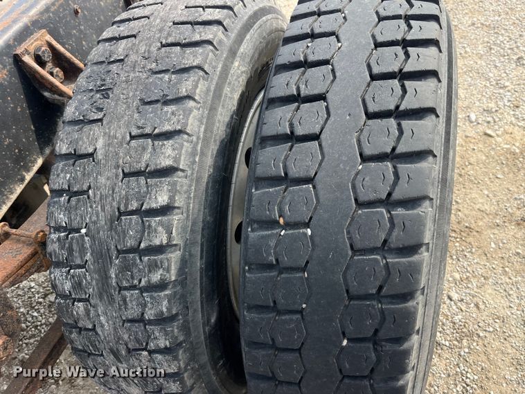 image for item LD9305 1990 Ford L9000 semi truck