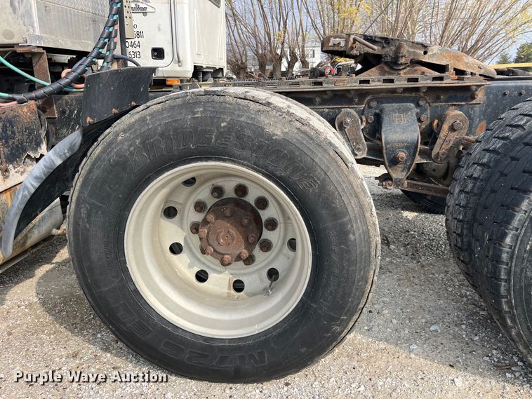 image for item LD9305 1990 Ford L9000 semi truck