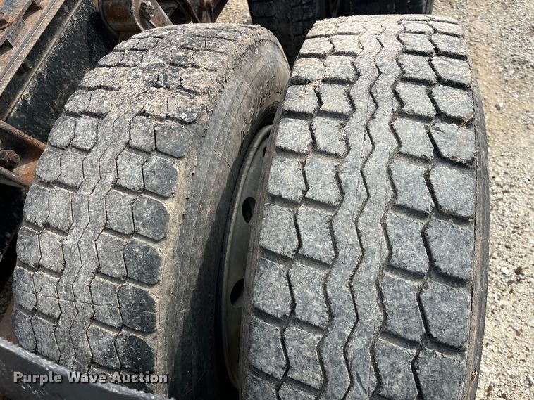 image for item LD9305 1990 Ford L9000 semi truck