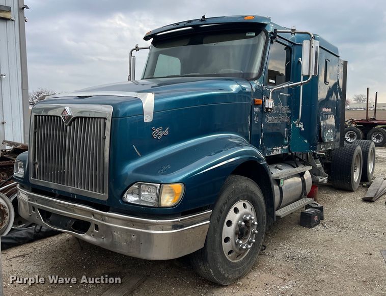 image for item LD9306 2005 International  9400i semi truck