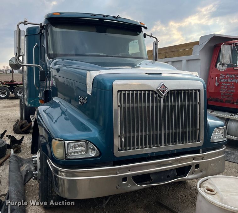 image for item LD9306 2005 International  9400i semi truck