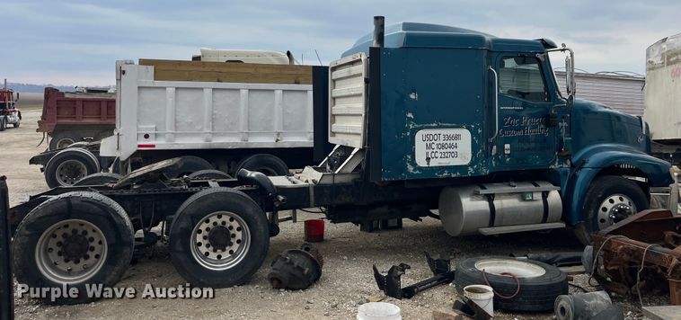 image for item LD9306 2005 International  9400i semi truck