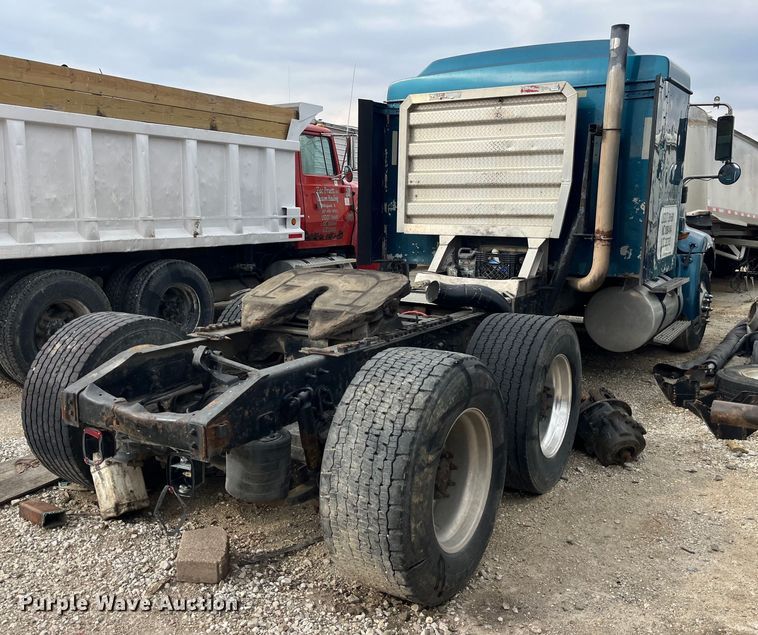 image for item LD9306 2005 International  9400i semi truck