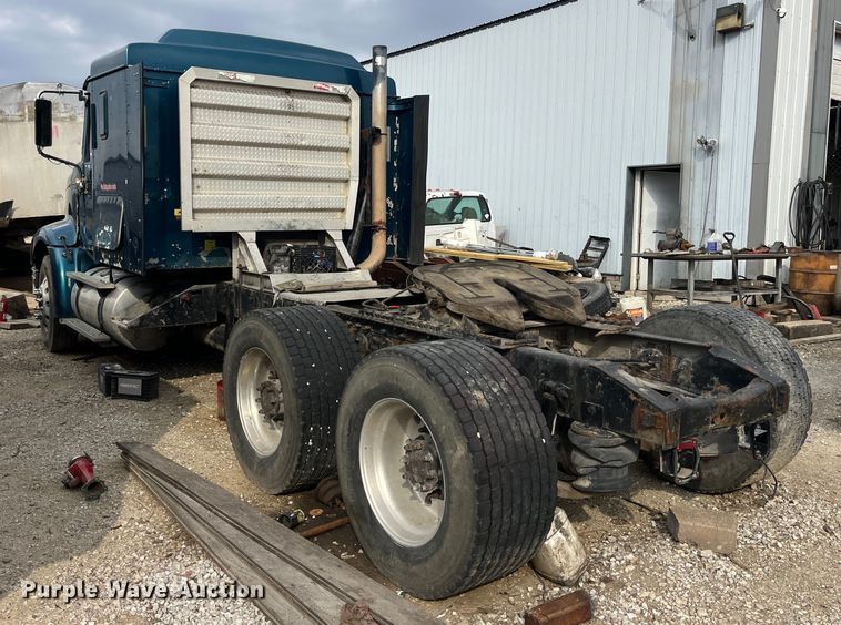 image for item LD9306 2005 International  9400i semi truck