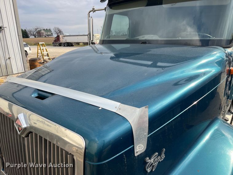 image for item LD9306 2005 International  9400i semi truck