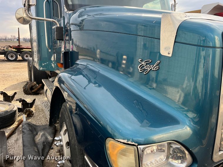 image for item LD9306 2005 International  9400i semi truck