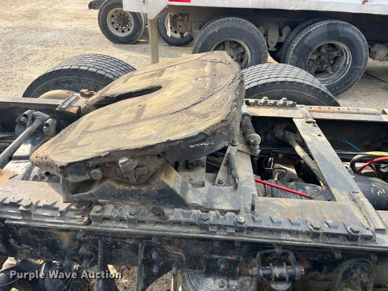 image for item LD9306 2005 International  9400i semi truck