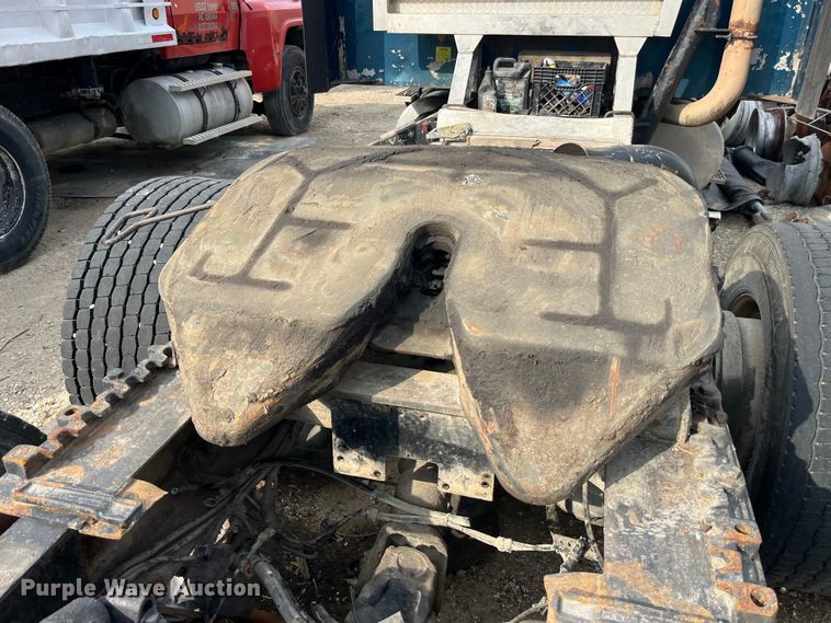 image for item LD9306 2005 International  9400i semi truck