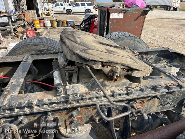 image for item LD9306 2005 International  9400i semi truck