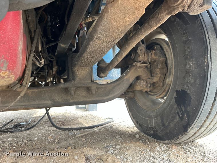 image for item LD9306 2005 International  9400i semi truck