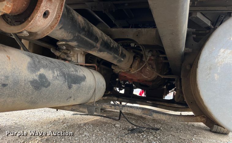 image for item LD9306 2005 International  9400i semi truck