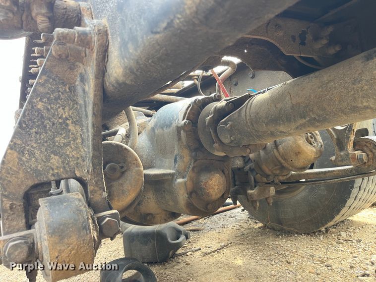 image for item LD9306 2005 International  9400i semi truck