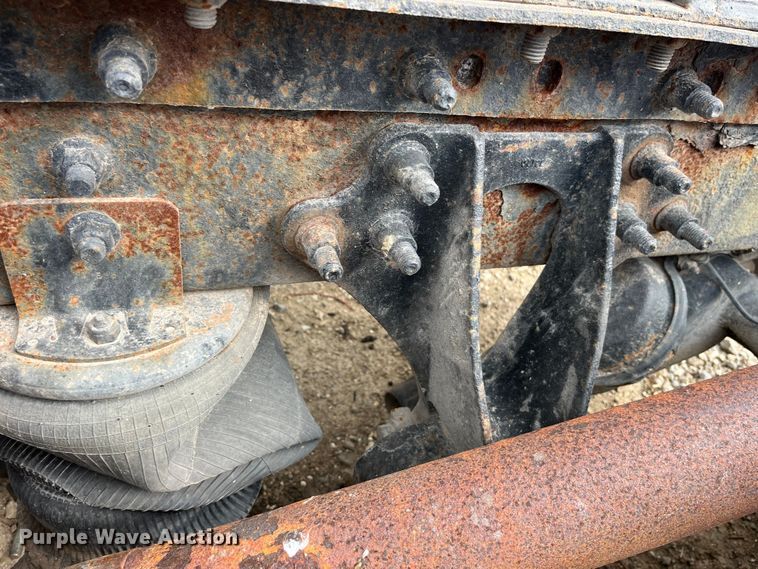 image for item LD9306 2005 International  9400i semi truck