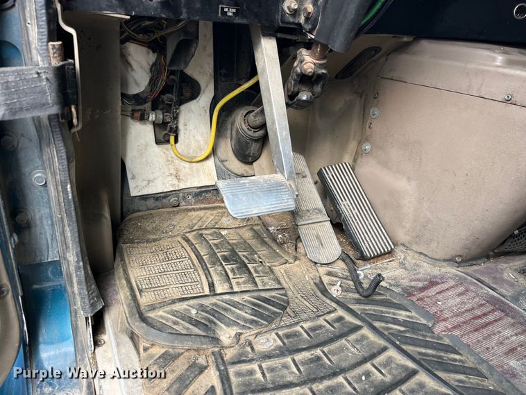 image for item LD9306 2005 International  9400i semi truck