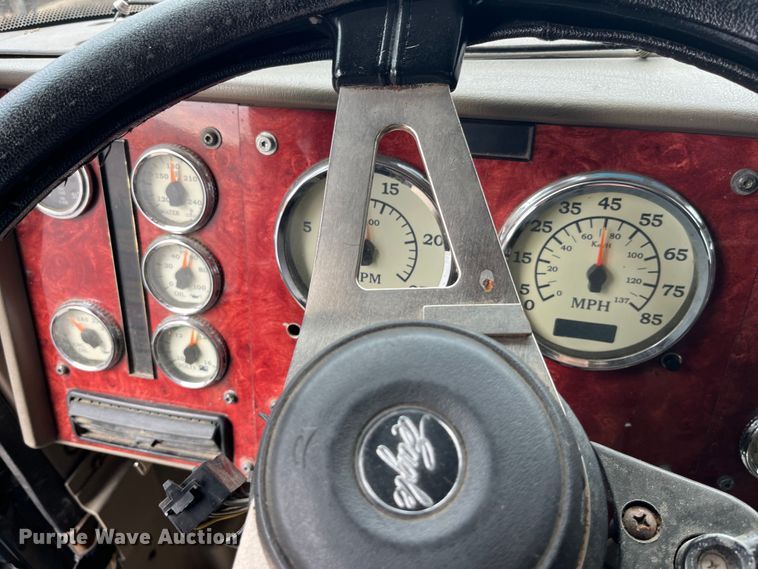 image for item LD9306 2005 International  9400i semi truck