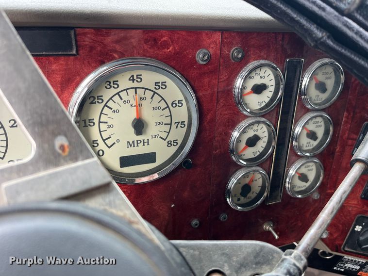 image for item LD9306 2005 International  9400i semi truck