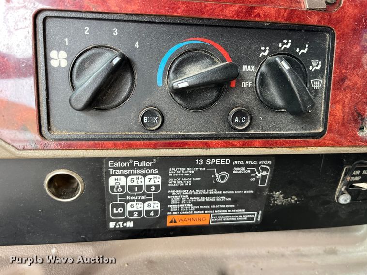 image for item LD9306 2005 International  9400i semi truck