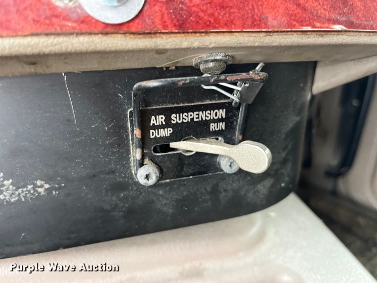 image for item LD9306 2005 International  9400i semi truck