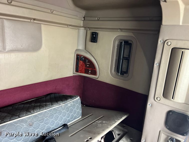 image for item LD9306 2005 International  9400i semi truck