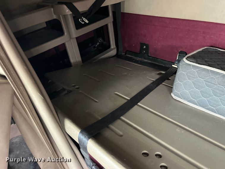 image for item LD9306 2005 International  9400i semi truck