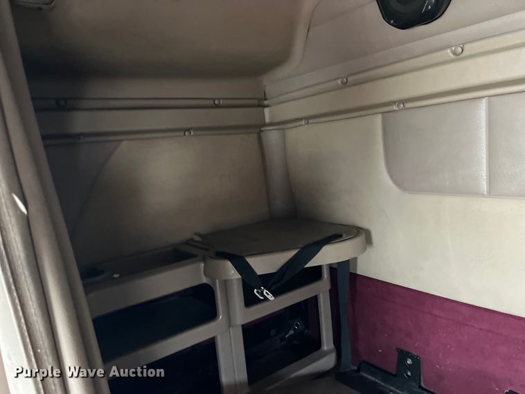 image for item LD9306 2005 International  9400i semi truck