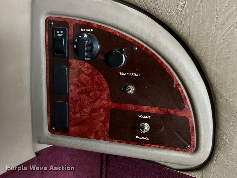 image for item LD9306 2005 International  9400i semi truck