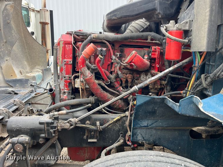 image for item LD9306 2005 International  9400i semi truck