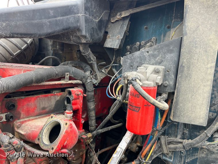 image for item LD9306 2005 International  9400i semi truck