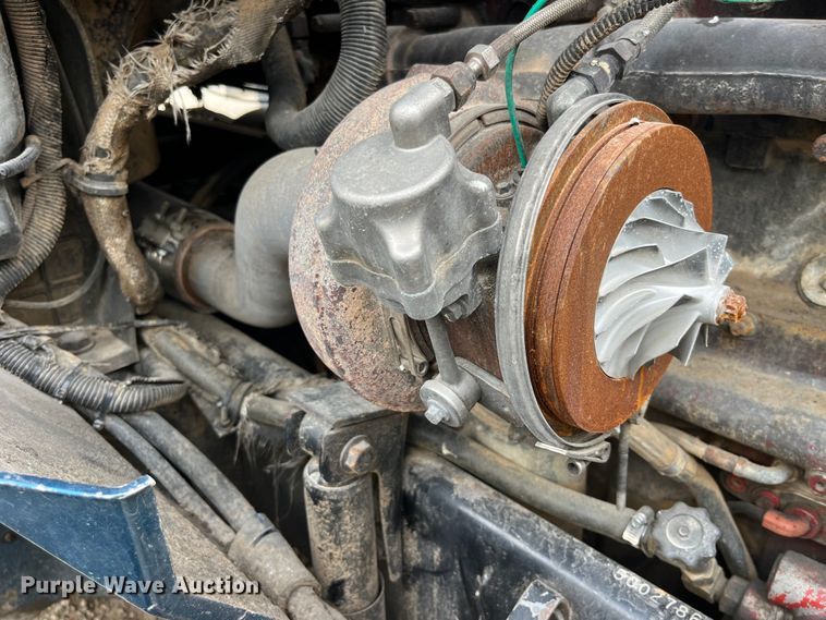 image for item LD9306 2005 International  9400i semi truck