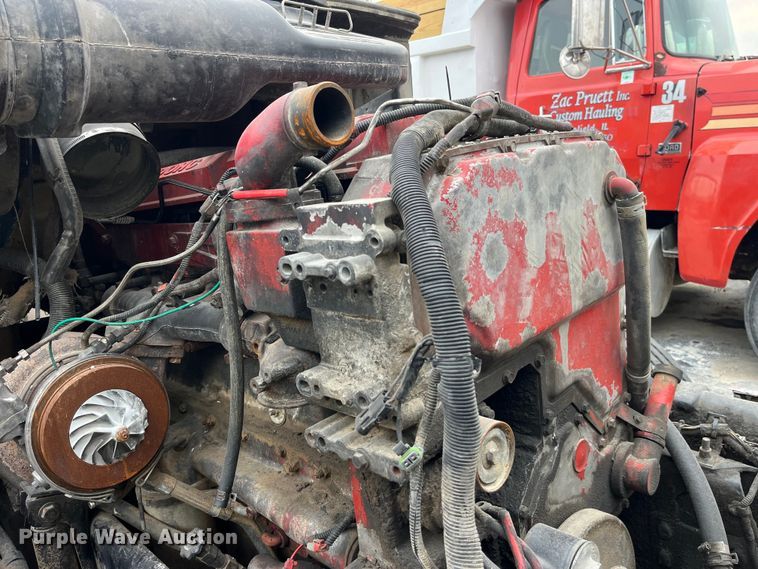 image for item LD9306 2005 International  9400i semi truck