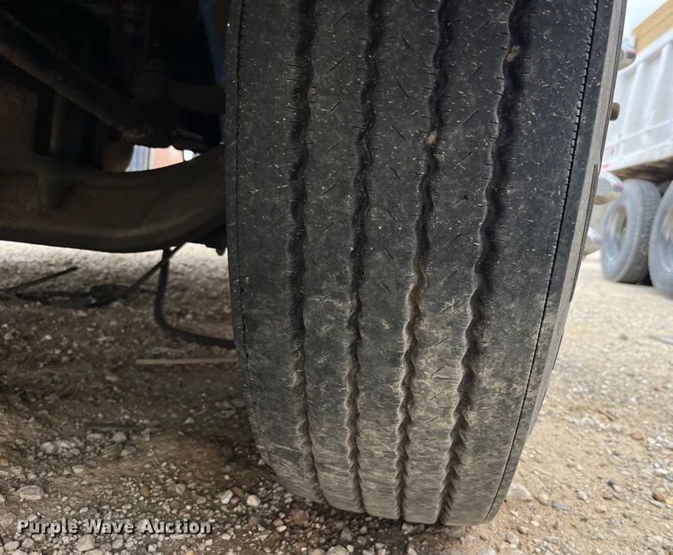 image for item LD9306 2005 International  9400i semi truck