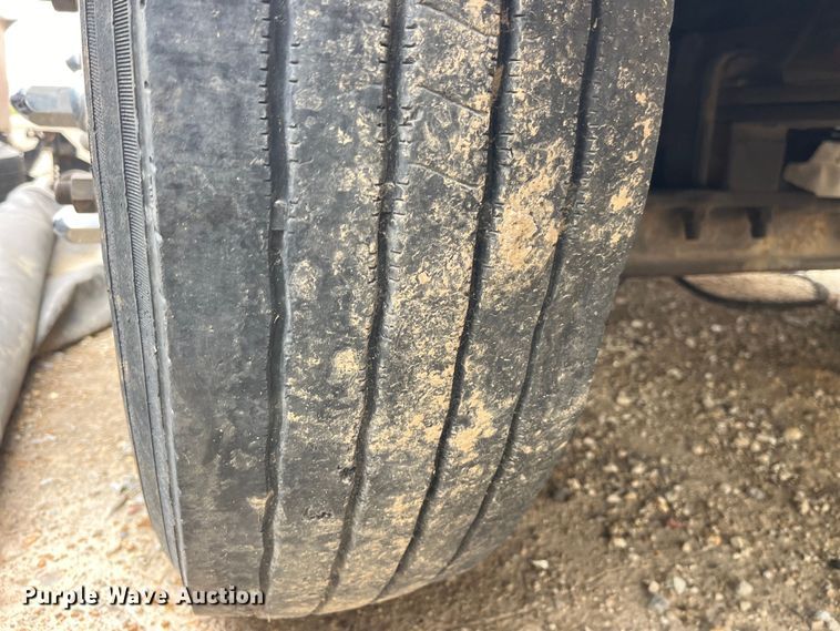 image for item LD9306 2005 International  9400i semi truck