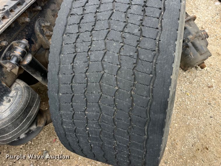 image for item LD9306 2005 International  9400i semi truck