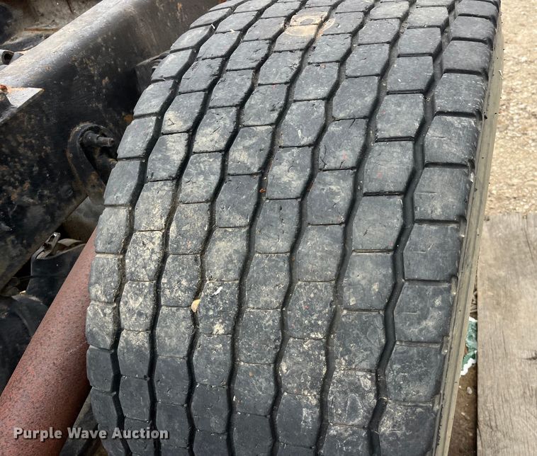 image for item LD9306 2005 International  9400i semi truck