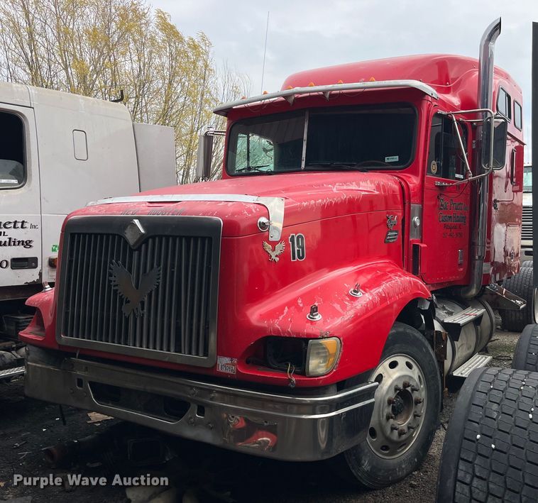 image for item LD9308 1998 International  9400 semi truck