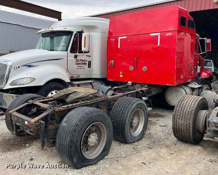 image for item LD9308 1998 International  9400 semi truck