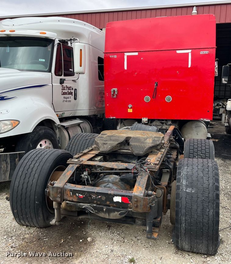 image for item LD9308 1998 International  9400 semi truck