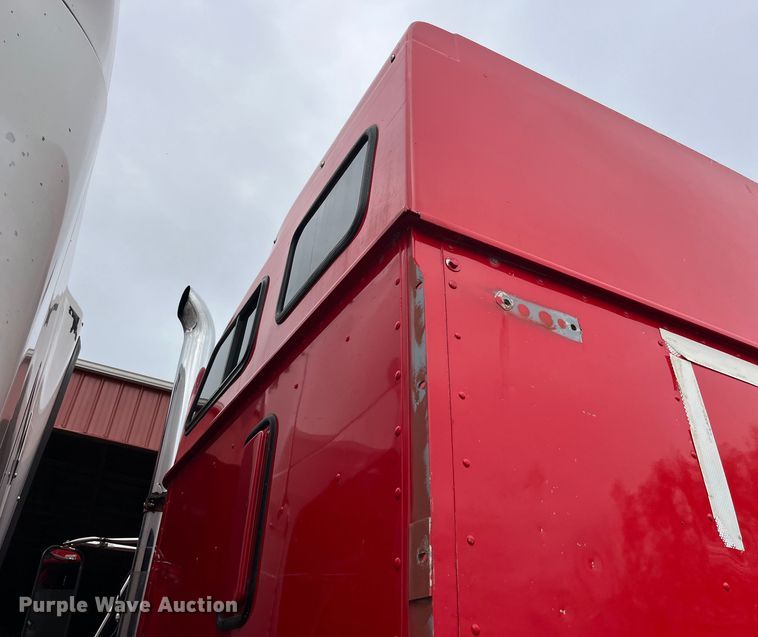 image for item LD9308 1998 International  9400 semi truck