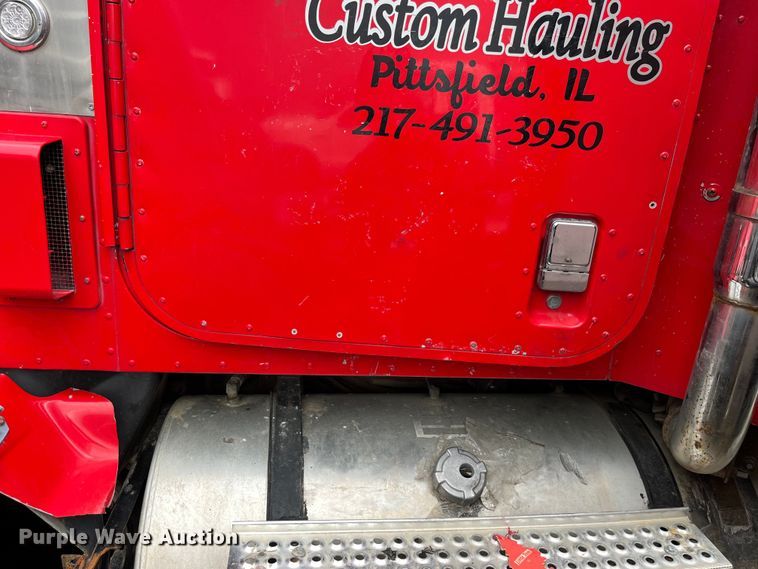 image for item LD9308 1998 International  9400 semi truck