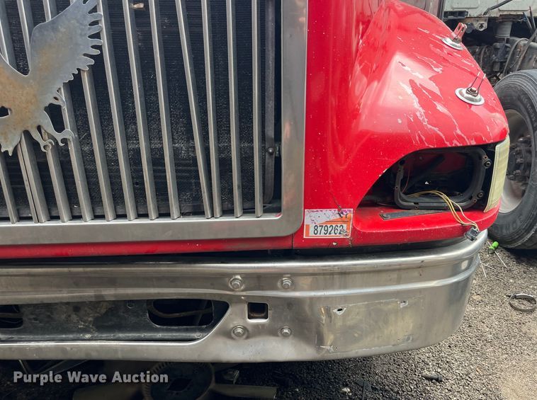 image for item LD9308 1998 International  9400 semi truck