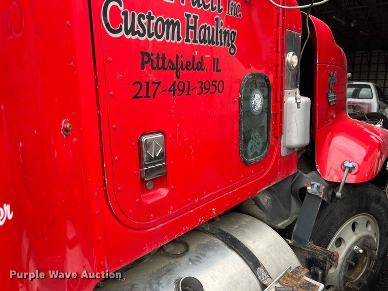 image for item LD9308 1998 International  9400 semi truck