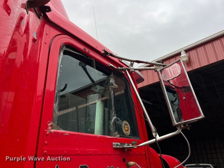 image for item LD9308 1998 International  9400 semi truck