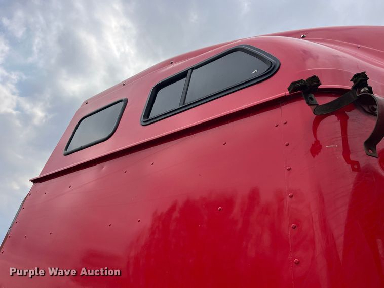 image for item LD9308 1998 International  9400 semi truck