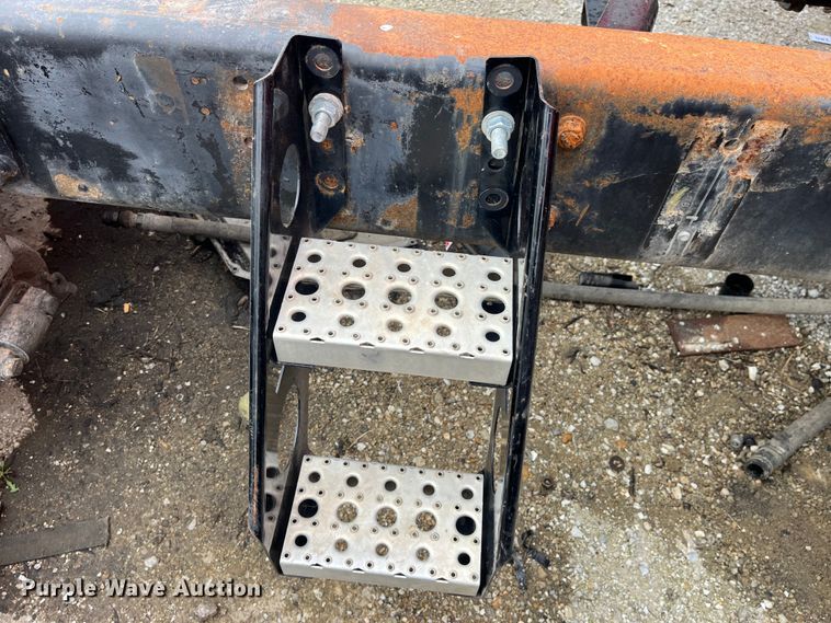 image for item LD9308 1998 International  9400 semi truck