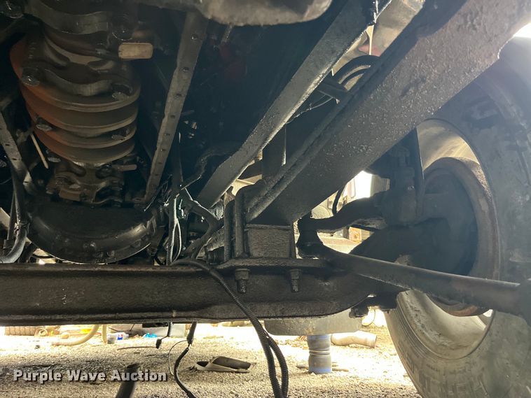 image for item LD9308 1998 International  9400 semi truck