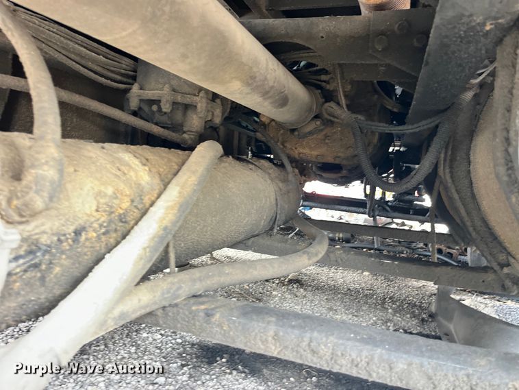 image for item LD9308 1998 International  9400 semi truck